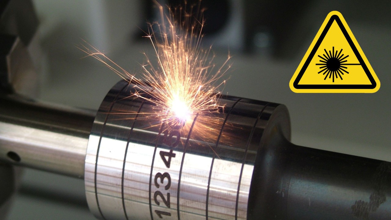 Systém strojového vidění od Leonardo technology navádí automaticky laser na produkt. Polohování laseru kamerou.